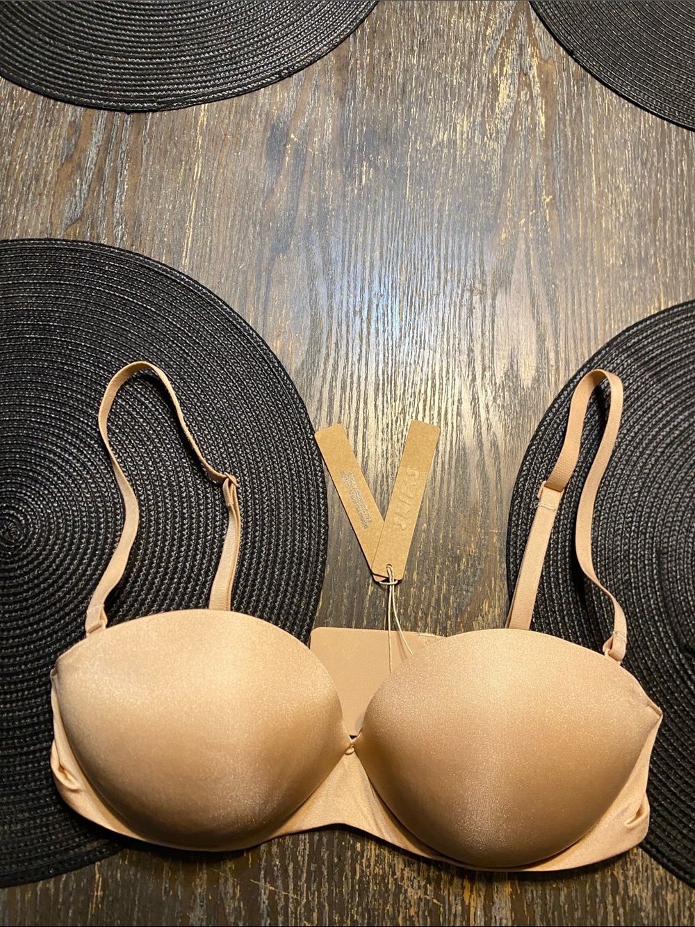 SKIMS ultimate push up strapless clay 34C Bra NWT creases in pad